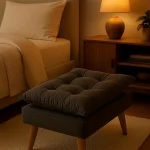1753291098_Puff-Opalla-Estofado-com-Pes-Palito-Cinza-–-Design-Sofisticado