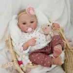 1753971214_Bebe-Reborn-Boneca-Silicone-Menina-Realista-Pintada-Olho-Castanho-48cm