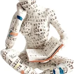 1762744146_Estatueta-de-mulher-de-leitura-Polpa-mulher-lendo-estante