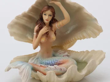 1764025276_Veronese-Design-Sereia-sentada-em-uma-escultura-de-concha